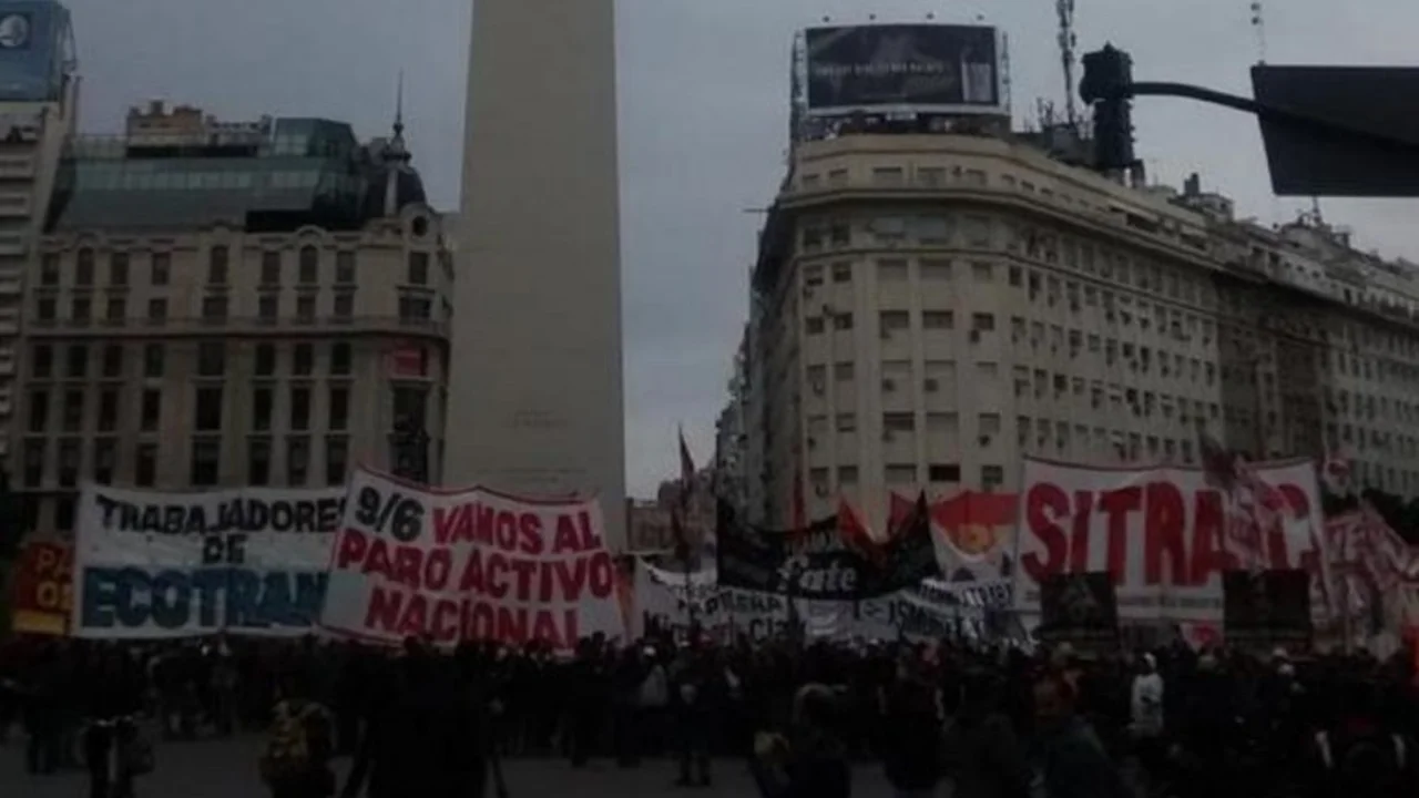Tras los cortes, la izquierda se moviliza al centro porteño