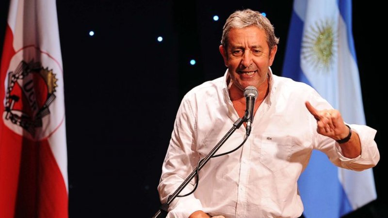 Cobos pide que Massa "no se baje" para "que no gane el kirchnerismo"