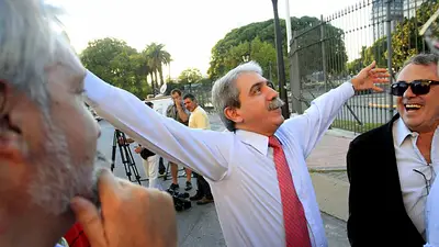 Aníbal contra Randazzo: "Lo que hizo no tiene que ver con la esencia del peronismo" Aníbal contra Randazzo: "Lo que hizo no tiene que ver con la esencia del peronismo"