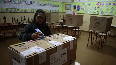 Mendoza votó entre un movimiento sísmico y un frío intenso Mendoza votó entre un movimiento sísmico y un frío intenso