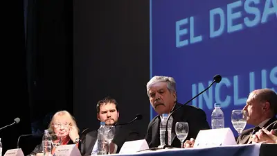 De Vido: "El objetivo es tener una política nuclear a la vanguardia de la región y del mundo" De Vido: "El objetivo es tener una política nuclear a la vanguardia de la región y del mundo"
