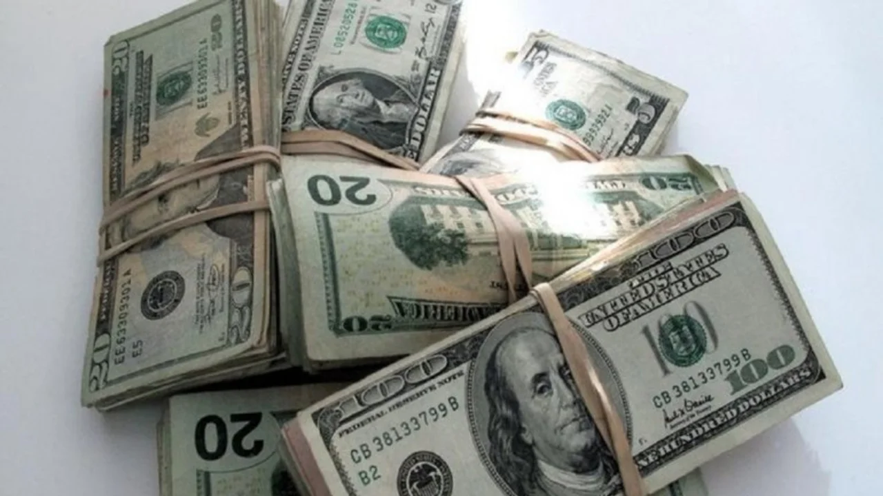 El dólar blue inició la semana en alza: subió a $13,05