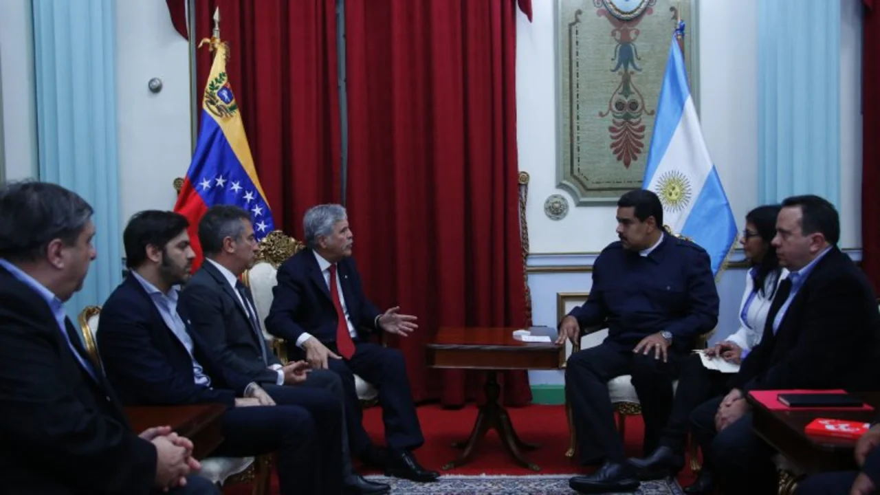 De Vido se reunió con Maduro para avanzar en cooperación de TV digital