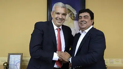 Domínguez contraataca y apunta a Sabbatella: "No tiene historia en el peronismo" Domínguez contraataca y apunta a Sabbatella: "No tiene historia en el peronismo"