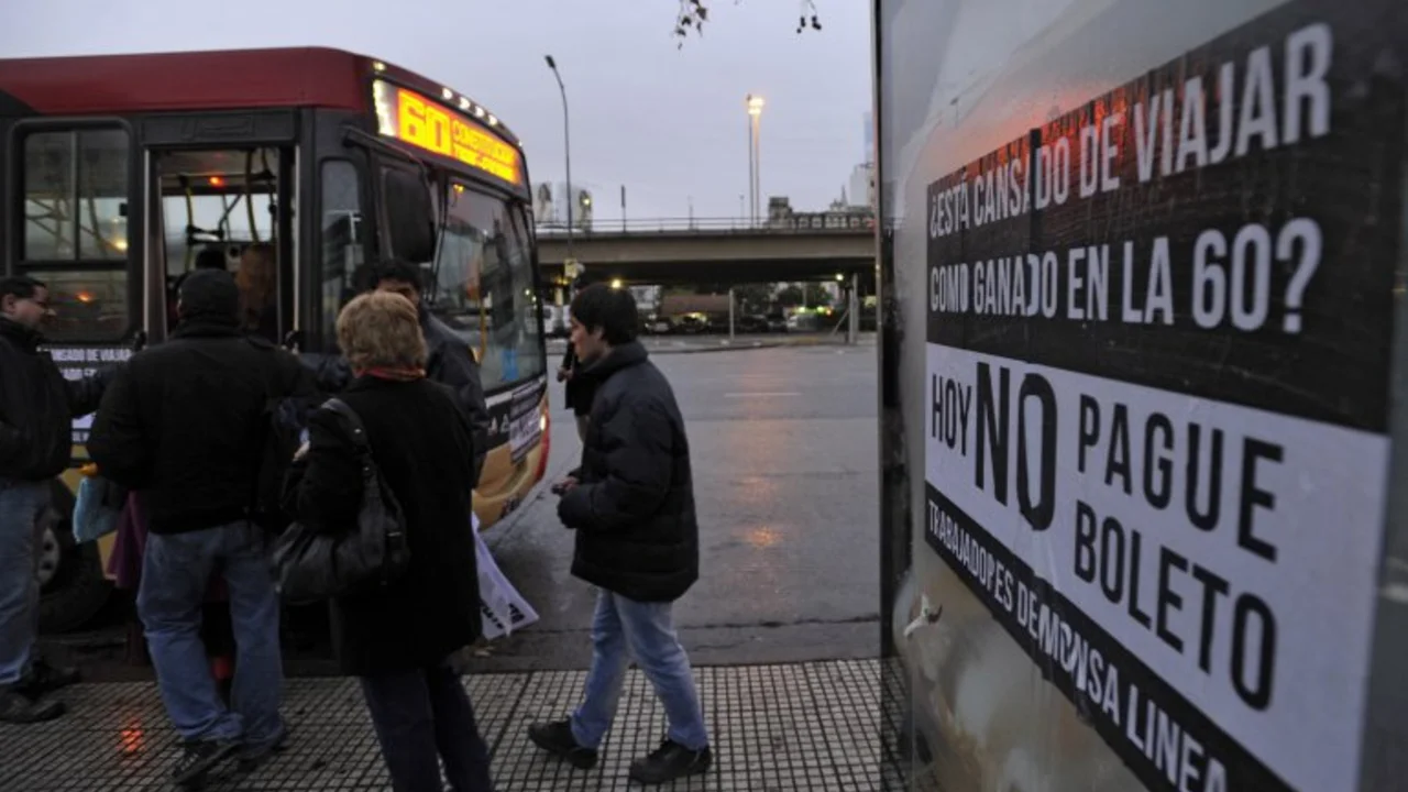 Conflicto en la línea 60: cuarto día de paro y los choferes piden la intervención de la Justicia