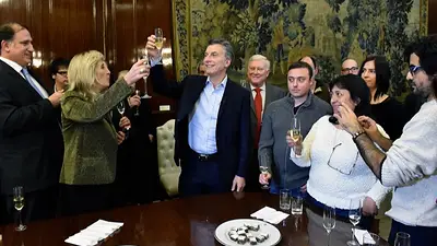 Macri prometió cambiar el artículo que pena a periodistas que informen sobre el blanqueo Macri prometió cambiar el artículo que pena a periodistas que informen sobre el blanqueo