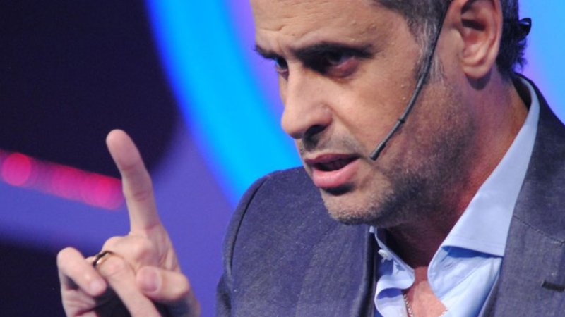 Rial a Macri: "Ojo que la luz al final del túnel puede ser un tren que viene de frente"