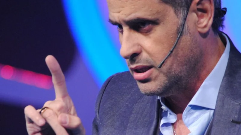 Rial a Macri: "Ojo que la luz al final del túnel puede ser un tren que viene de frente"