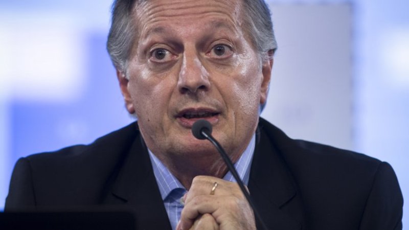 Cuál es la maniobra de Aranguren para no vender sus acciones en Shell y seguir siendo ministro