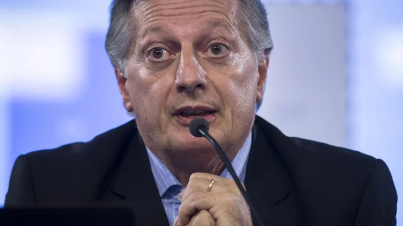 Cuál es la maniobra de Aranguren para no vender sus acciones en Shell y seguir siendo ministro