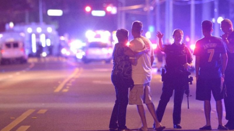 "La peor masacre de EE.UU.": 50 muertos en un tiroteo en un boliche gay