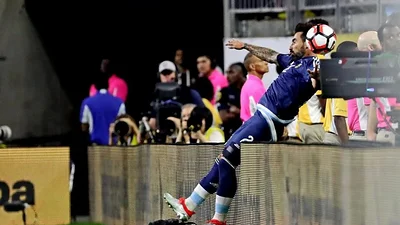 #PrayForPocho: los memes de la caída del Pocho Lavezzi #PrayForPocho: los memes de la caída del Pocho Lavezzi