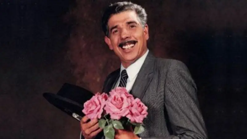 Diputados quieren homenajear al Profesor Jirafales