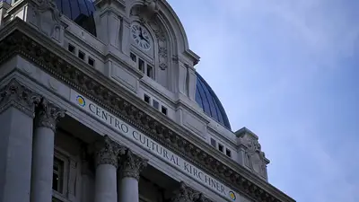 Artistas del Centro Cultural Kirchner le reclaman salarios adeudados a Macri Artistas del Centro Cultural Kirchner le reclaman salarios adeudados a Macri