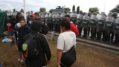 Gendarmería impide una manifestación por despidos Gendarmería impide una manifestación por despidos
