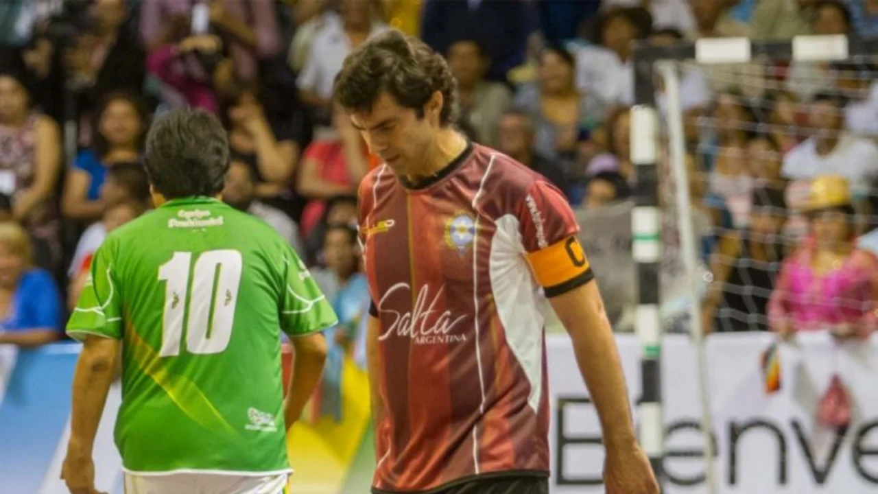 Urtubey le sigue los pasos a Macri: se lesionó jugando al fútbol