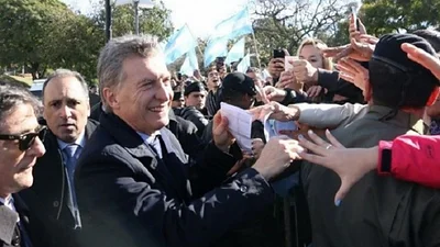 Macri evitó saludar a un chico con capacidades diferentes y despertó la polémica Macri evitó saludar a un chico con capacidades diferentes y despertó la polémica