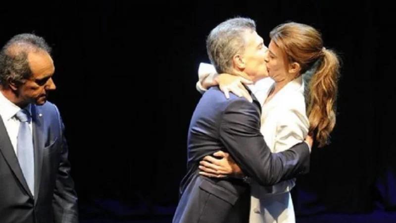 El famoso beso entre Macri y Awada ¿fue real o ensayado?
