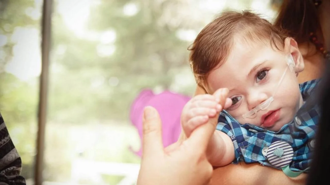 La vida de un nene de 2 años peligra por el tarifazo: el drama de Joaquín