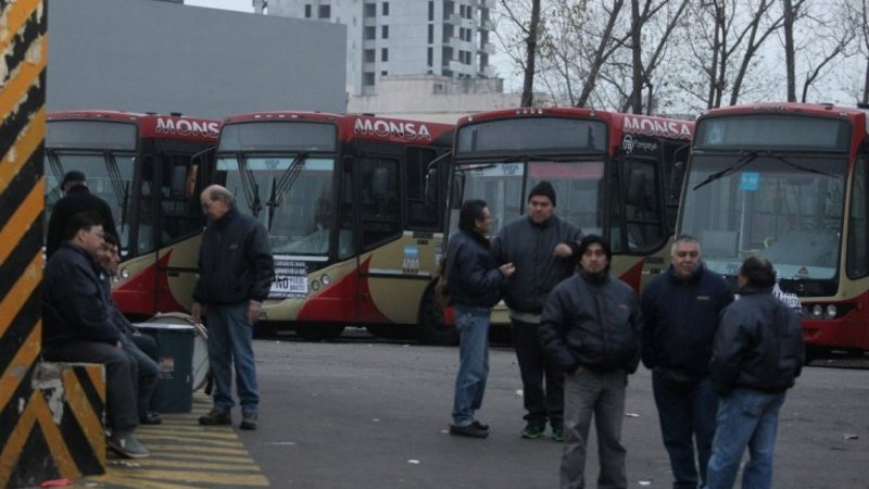 Paro total en la línea 60: repudian los despidos y piden seguridad