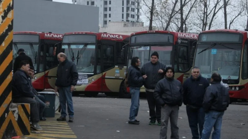 Paro total en la línea 60: repudian los despidos y piden seguridad
