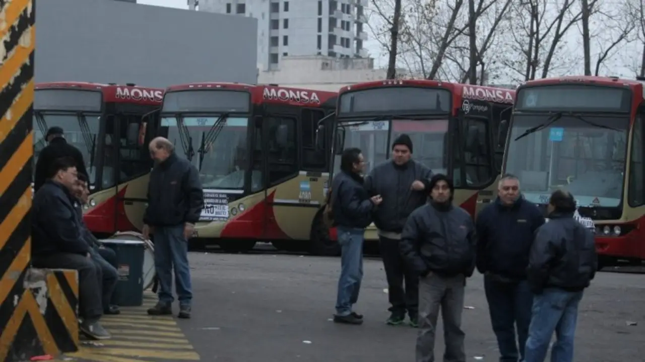 Paro total en la línea 60: repudian los despidos y piden seguridad