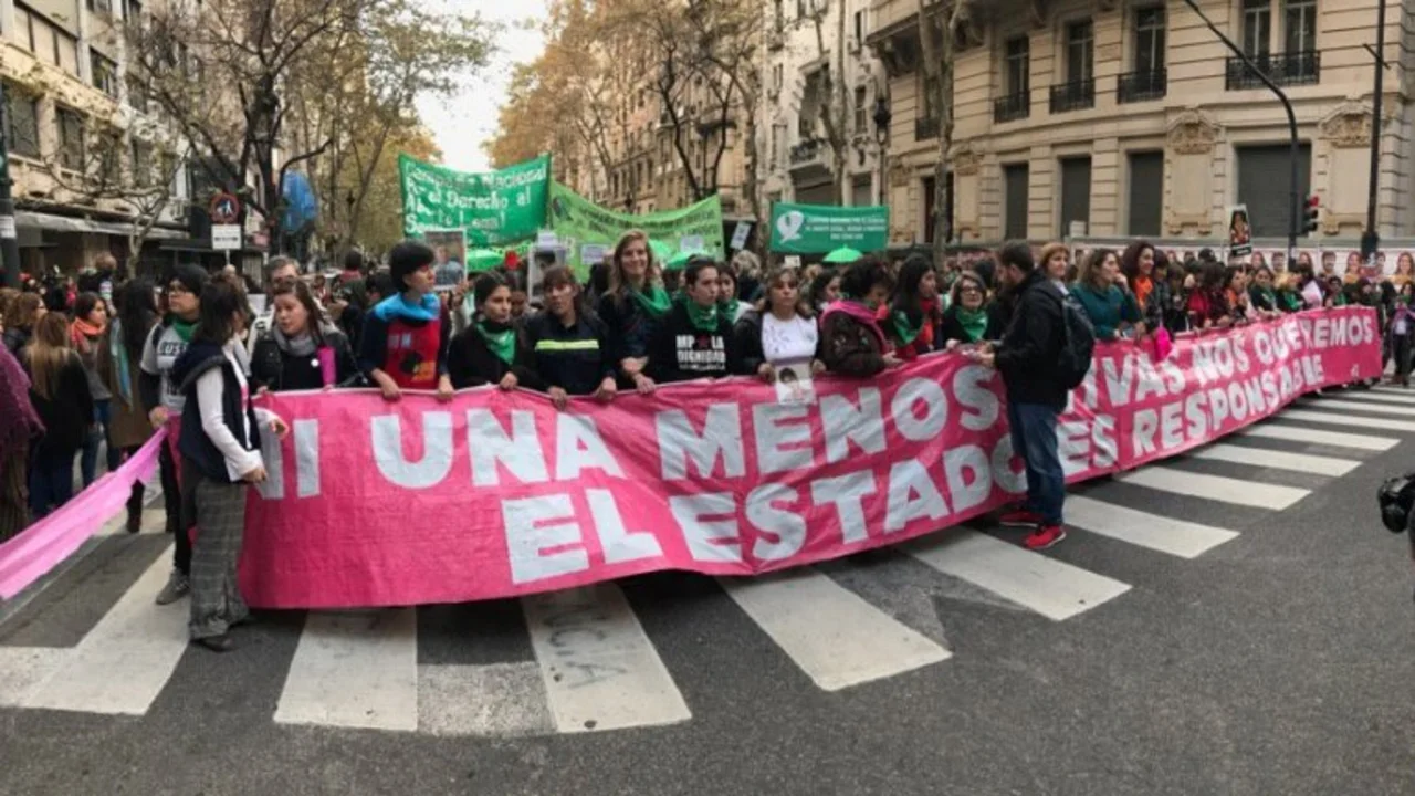 Miles de mujeres marcharon en todo el país contra la violencia machista