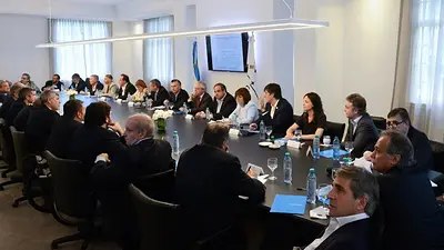 Macri y sus ministros se reunieron para eliminar los subsidios Macri y sus ministros se reunieron para eliminar los subsidios
