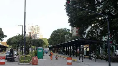 Metrobus del Bajo: Macri inauguró una obra que está sin terminar Metrobus del Bajo: Macri inauguró una obra que está sin terminar