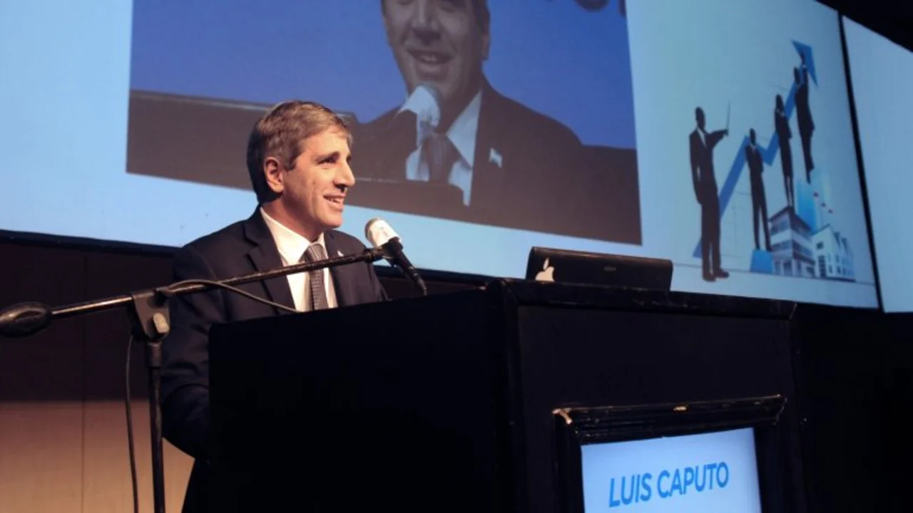 Caputo admitió que el déficit es "muy alto"