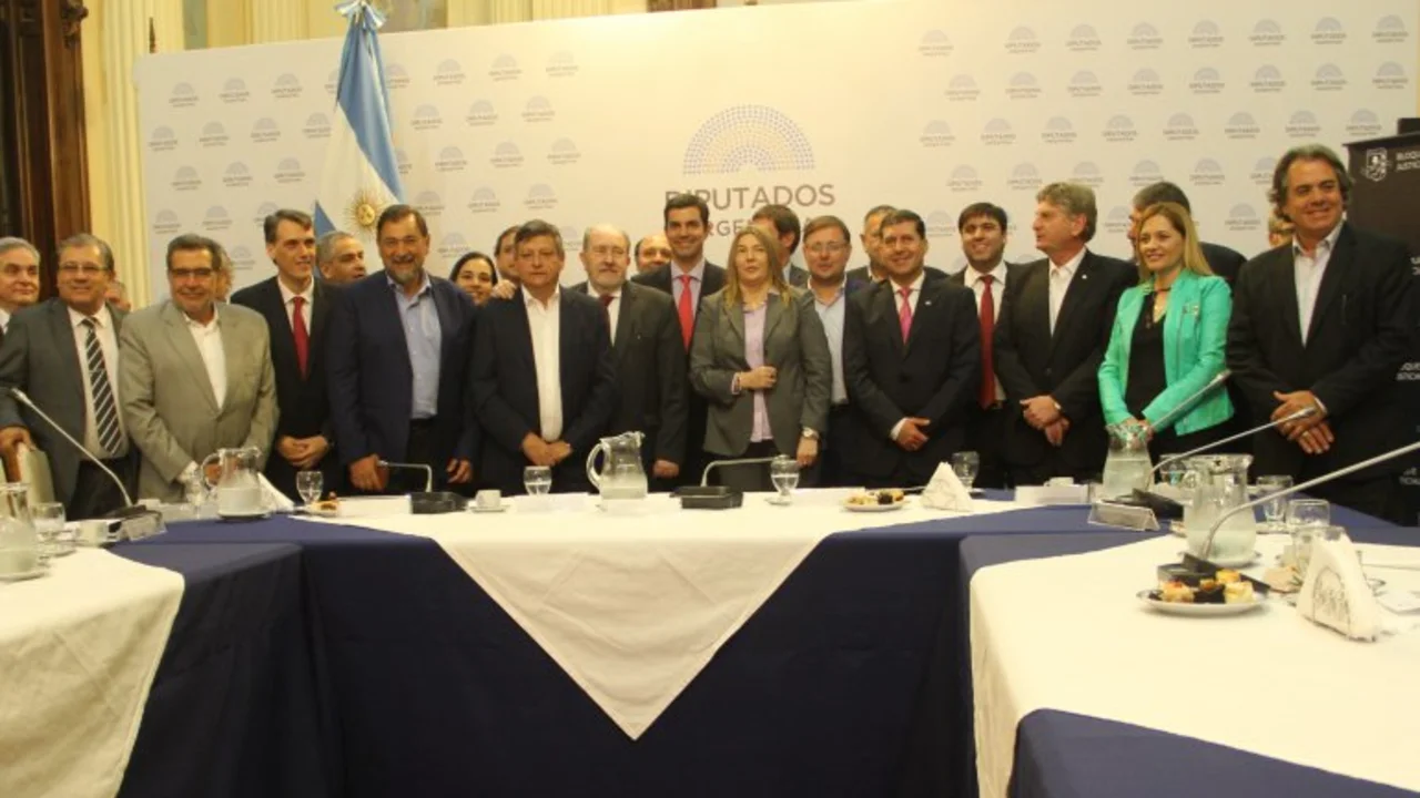 Primicia El Destape: los gobernadores se sumarán a los 12 puntos de unidad que pidió Cristina