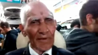 El anciano que predica contra el macrismo en el subte que es furor en las redes El anciano que predica contra el macrismo en el subte que es furor en las redes
