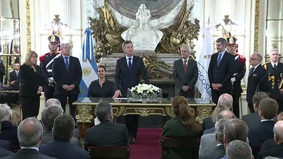 Macri interrumpió la jura del nuevo canciller para rematar con un chiste Macri interrumpió la jura del nuevo canciller para rematar con un chiste