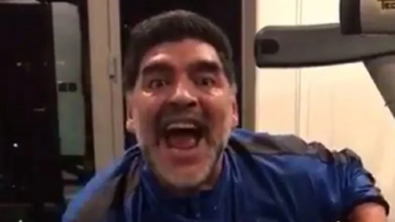 Tras sus audios hot, Maradona sería la imagen de una fábrica de antorchas