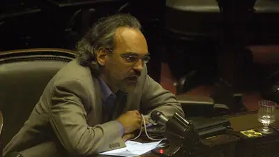 Irónico, Fernando Iglesias defendió el recorte a las pensiones por discapacidad Irónico, Fernando Iglesias defendió el recorte a las pensiones por discapacidad