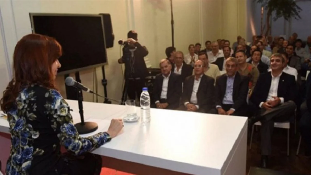 Cumbre clave de Cristina con intendentes para sellar su nuevo frente electoral