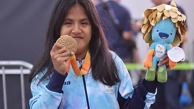 El Gobierno le sacó la pensión a una deportista paralímpica que felicitó Macri El Gobierno le sacó la pensión a una deportista paralímpica que felicitó Macri