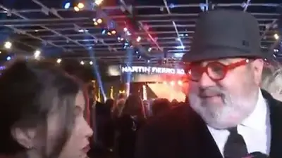 Lanata retó a una periodista de Canal 13 cuando le preguntó por el regalo de Brancatelli Lanata retó a una periodista de Canal 13 cuando le preguntó por el regalo de Brancatelli
