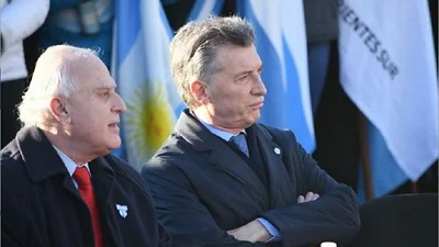 Buitres y carteles, las imágenes de la protesta contra Macri en Rosario Buitres y carteles, las imágenes de la protesta contra Macri en Rosario