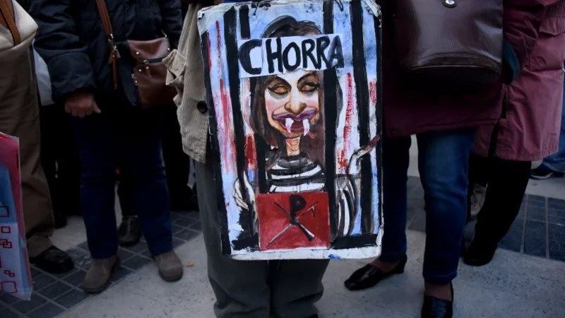 Los violentos carteles de la marcha contra los jueces de Comodoro Py