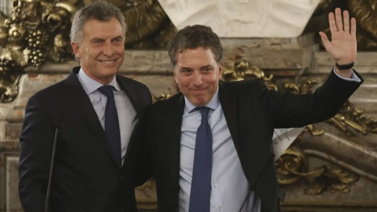 El sincericidio del Gobierno sobre la economía en un paper secreto sobre el bono a 100 años