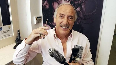 Tras ser escrachado, el peluquero le exige a la mamá de Lopilato que le pida disculpas Tras ser escrachado, el peluquero le exige a la mamá de Lopilato que le pida disculpas