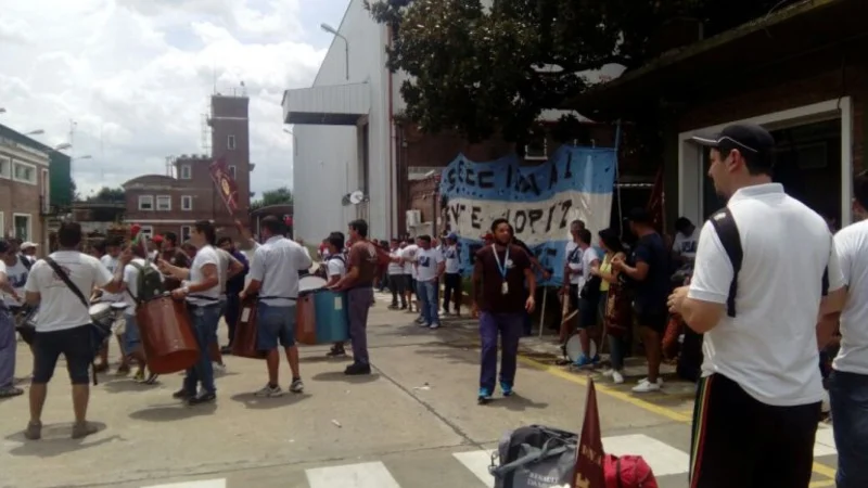 Banghó importa notebooks tras despedir a 200 trabajadores