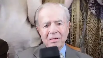 El bochornoso spot de Carlos Menem con el que arrancó su campaña El bochornoso spot de Carlos Menem con el que arrancó su campaña