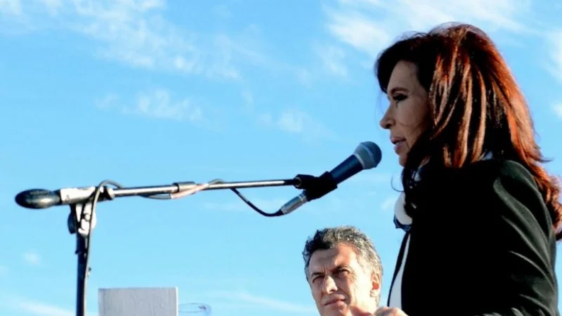 Por primera vez desde 2015, la diferencia en imagen de Macri y Cristina es de un punto