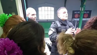 Detienen a manifestantes de la marcha "Ni una Menos" Detienen a manifestantes de la marcha "Ni una Menos"