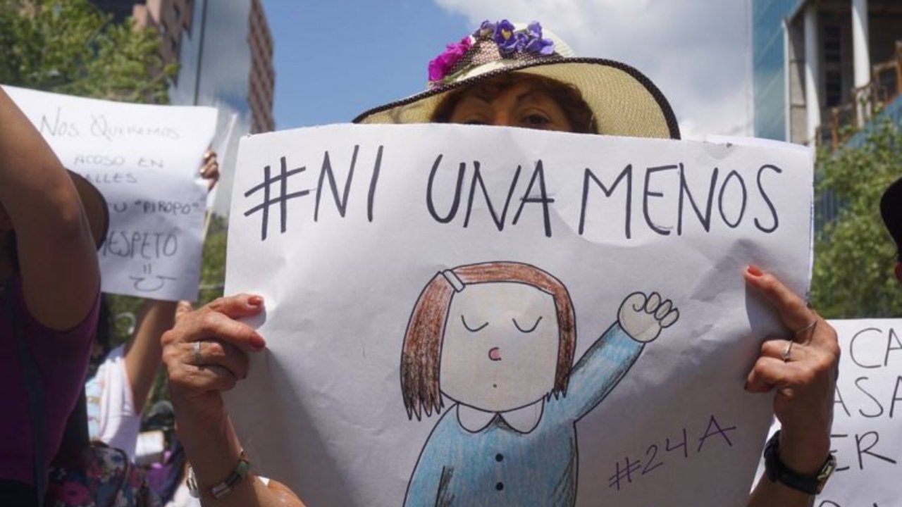 Taxista embistió y mató a una mujer en plena marcha de #NiUnaMenos