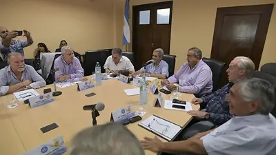 El Gobierno solo ofreció un aumento de hasta 5% "a cuenta" y no obligatorio El Gobierno solo ofreció un aumento de hasta 5% "a cuenta" y no obligatorio
