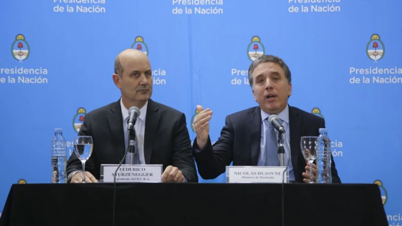 Acuerdo con el FMI: obra pública, empleados y provincias, las víctimas del ajuste
