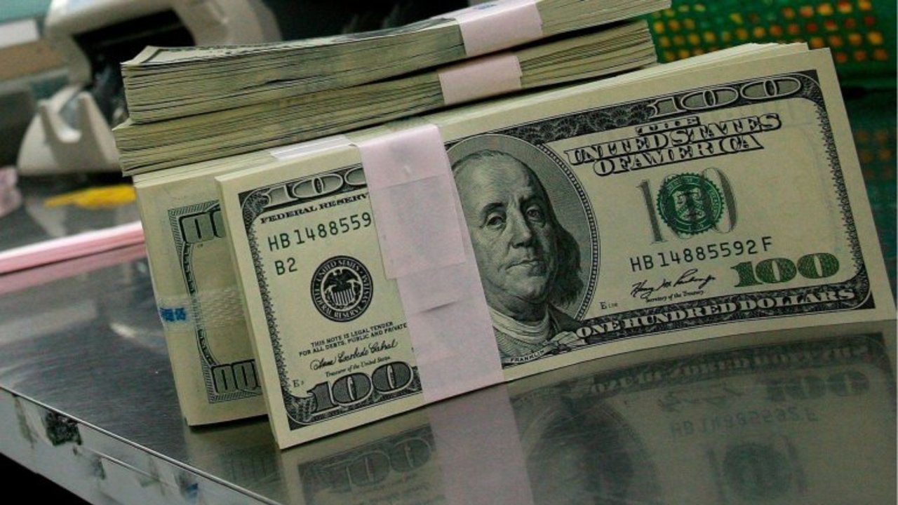 El dólar se dispara tras el anuncio del blindaje del FMI y ya supera los 26 pesos